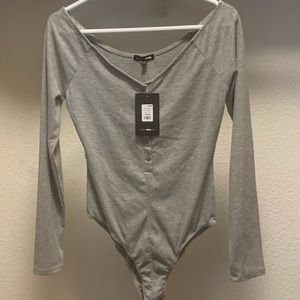 Grey long sleeve body suit 10/10. Perfect with jeans!